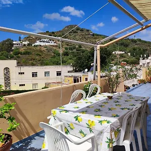 Attico In Centro Con Vista Mare E Monti! , Marina (Lipari) Italia