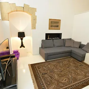 Izzhome Light , Cagliari Italia